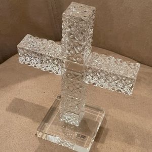 Oleg Cassini crystal cut cross in excellent condition.